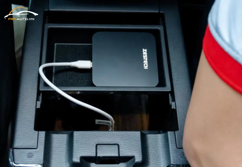 Android Box Zestech cho xe Hyundai Custin 2024