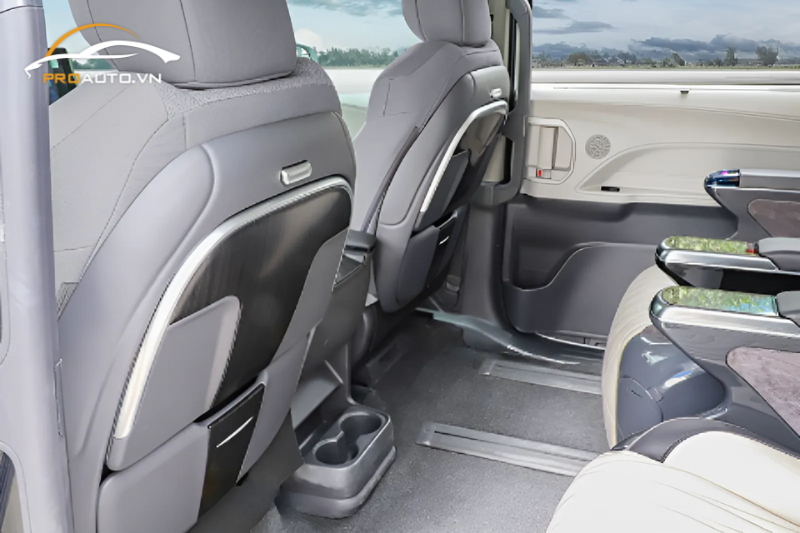 Bàn xếp kia Carnival tăng sự sang trọng cho xe ô tô 