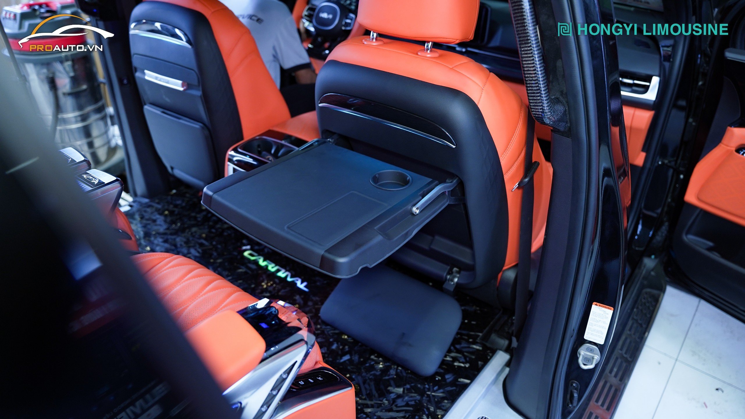 Bàn xếp làm việc đa năng cho xe Kia Carnival