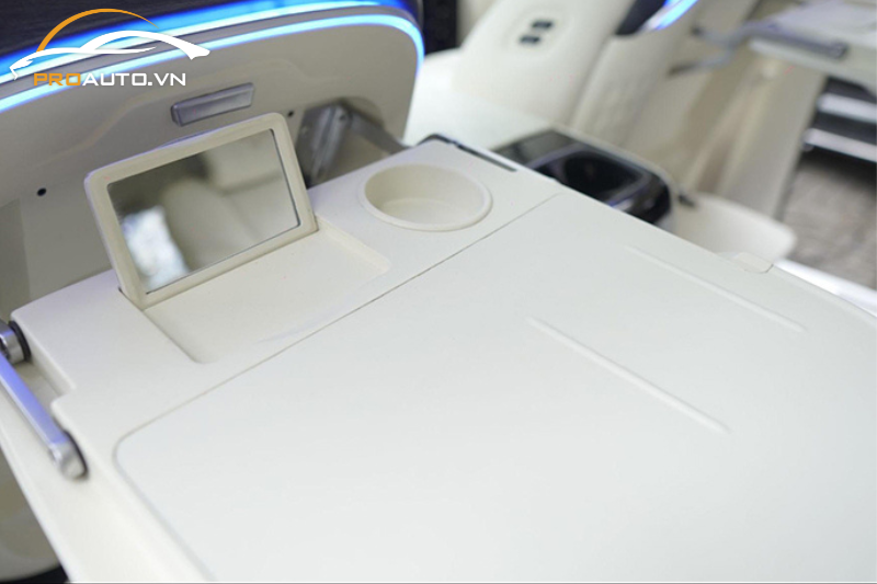 Bàn xếp Multifunctional Rear Table 4.0 trang bị thêm gương trang điểm