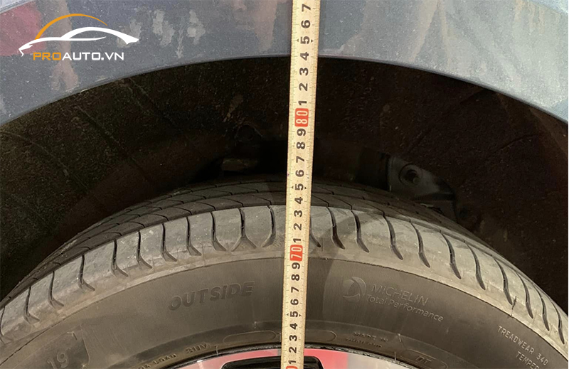 Bảng giá nâng gầm Kia Carnival uy tín