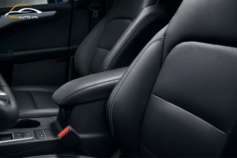 Bọc da con ngựa Ford Escape