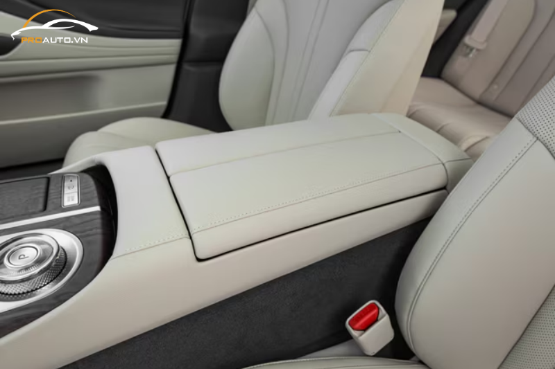 Bọc da con ngựa Hyundai Genesis