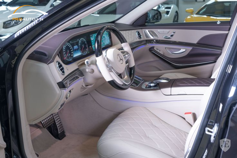 Bọc da cột A, B,C, D cho xe Mercedes A-Class