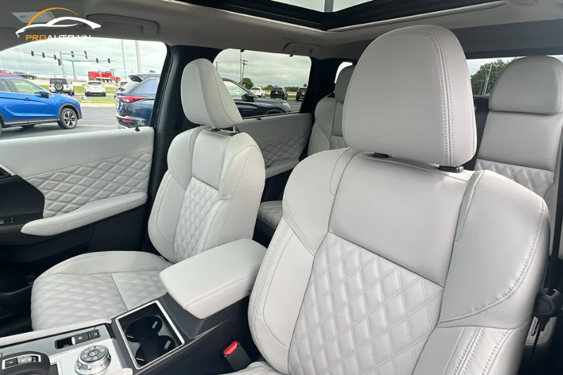 Bọc da đổi màu nội thất xe Mitsubishi Outlander Sport