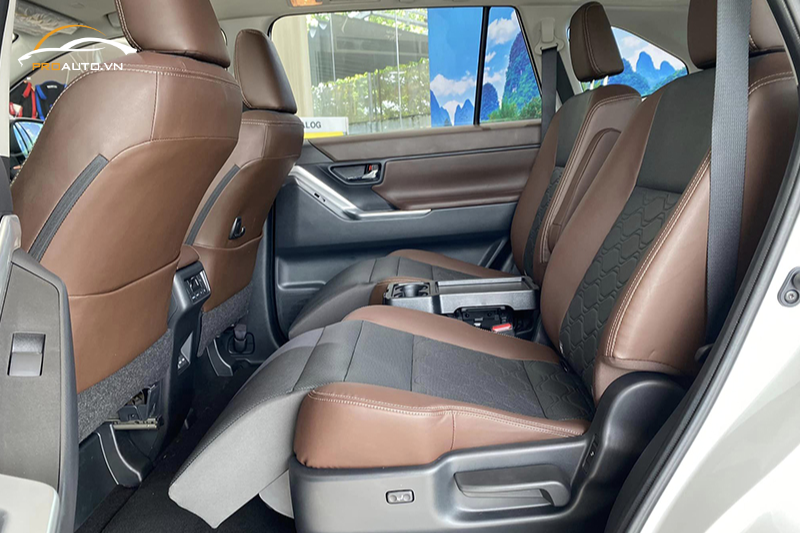 Bọc da ghế xe Toyota Innova băng thứ hai