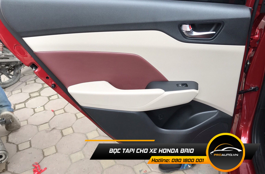 Bọc da tapi cửa xe Brio