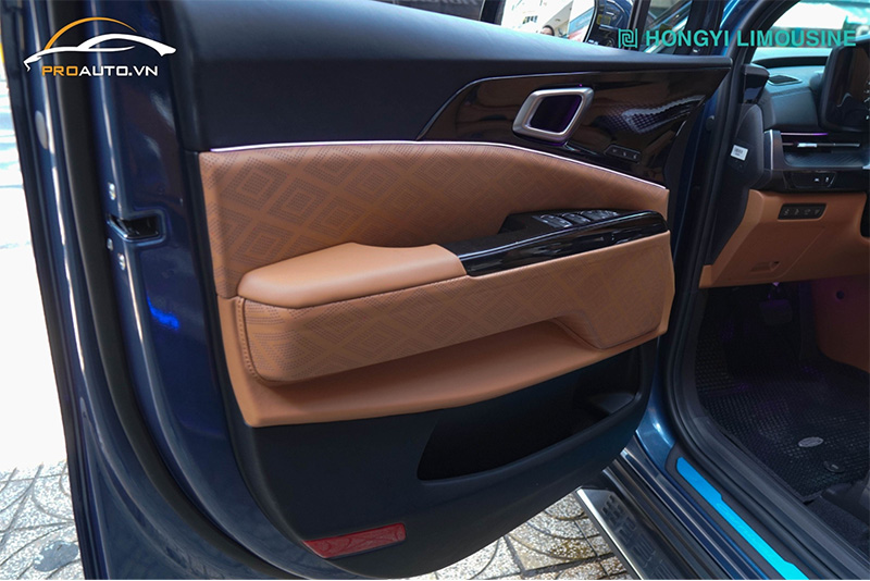 Bọc da tapi cửa xe Hyundai Custin