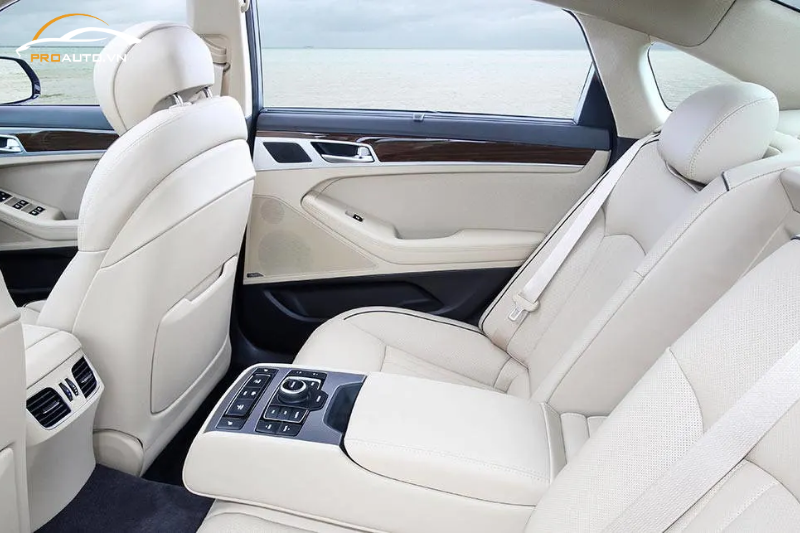 Bọc da tapi cửa xe Hyundai Genesis