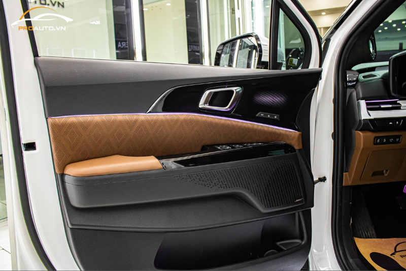 Bọc da tapi cửa xe Kia Rondo