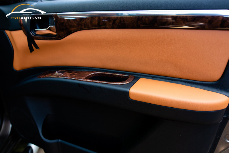 Bọc da tapi cửa xe Mitsubishi Pajero