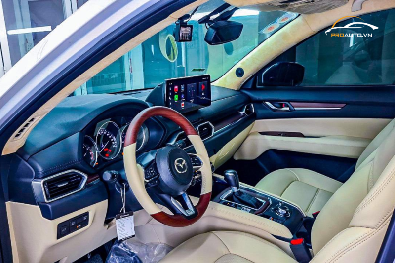 Bọc da taplo ô tô giúp cho không gian nội thất sang trọng và đẳng cấp hơn