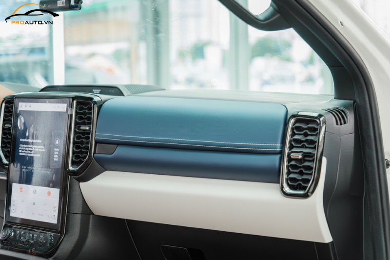 Bọc da taplo xe Ford Everest