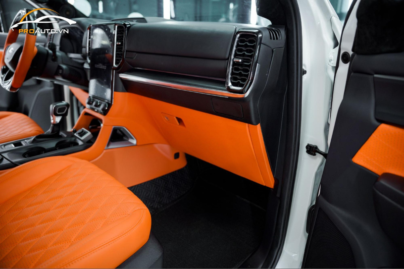 Bọc da taplo xe Ford Everest