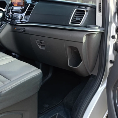 Bọc da taplo xe Ford Tourneo