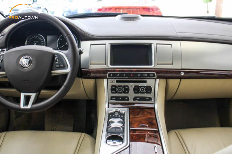 Bọc da taplo xe Jaguar XF