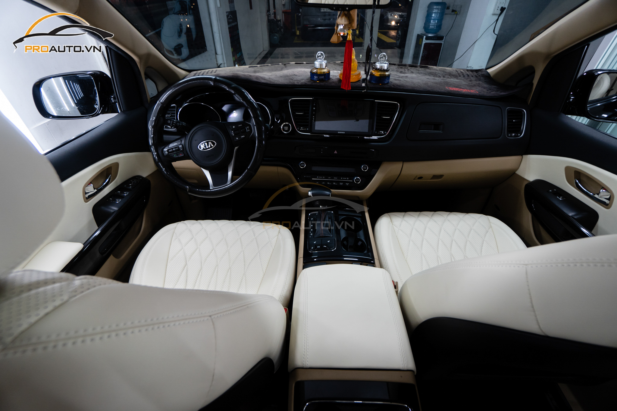 Bọc da taplo cho xe kia sedona