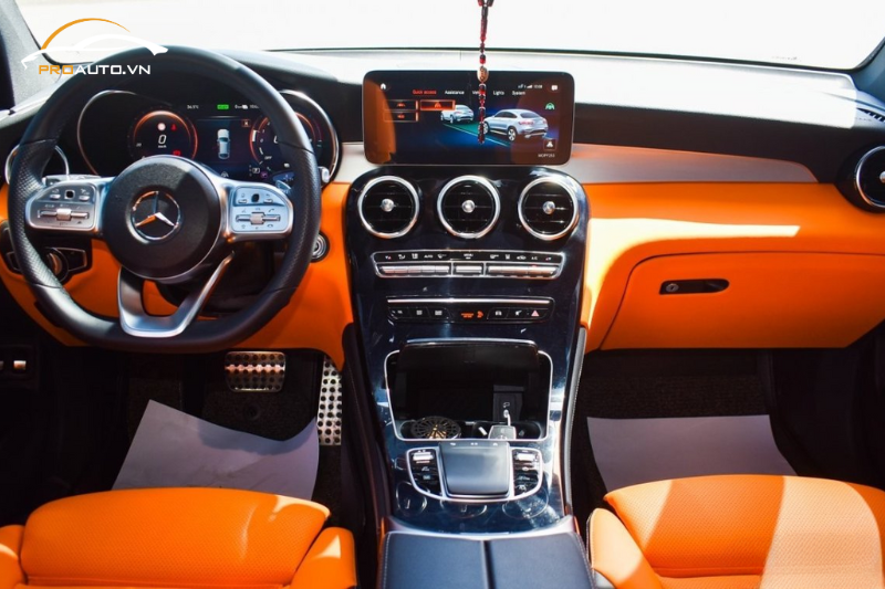 Bọc da taplo xe Mercedes CLA