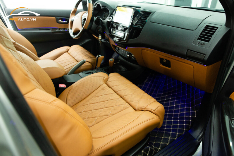 Bọc da taplo xe Toyota Fortuner