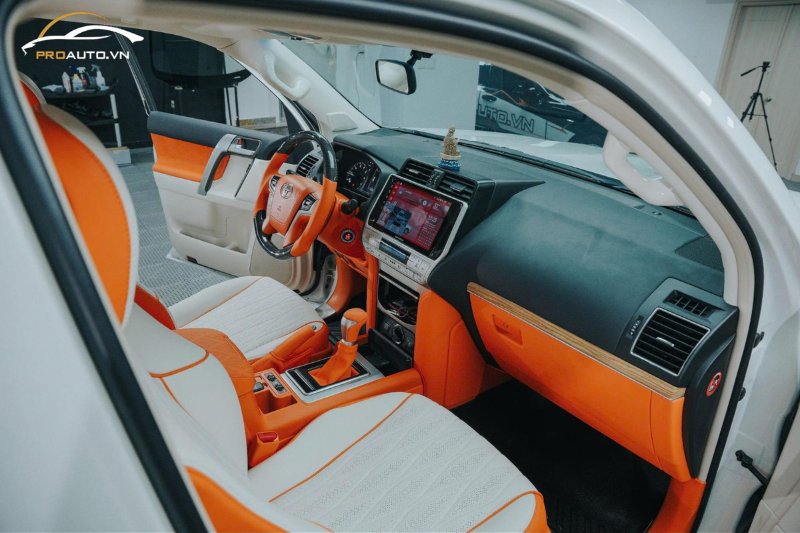 Bọc da taplo xe Toyota Land Cruiser