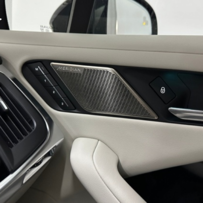 Bọc da tappi cửa xe Jaguar I-Pace