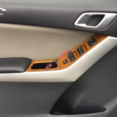 Bọc da tappi cửa xe Mazda BT-50