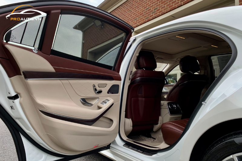 Bọc da tappi cửa xe Mercedes S-Class Long