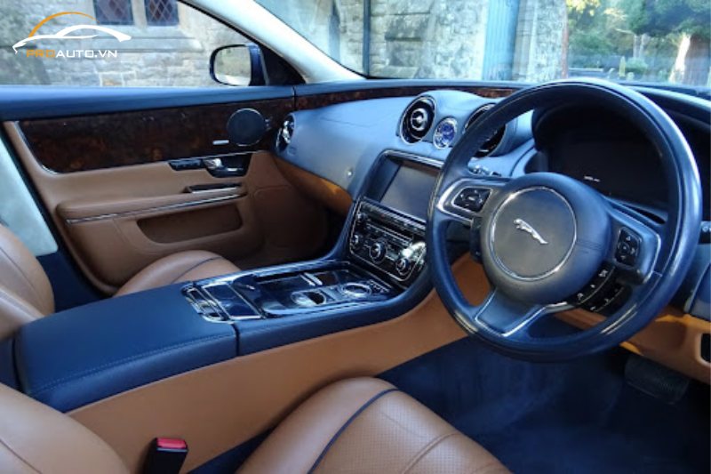 Bọc da thân con ngựa xe Jaguar XJ