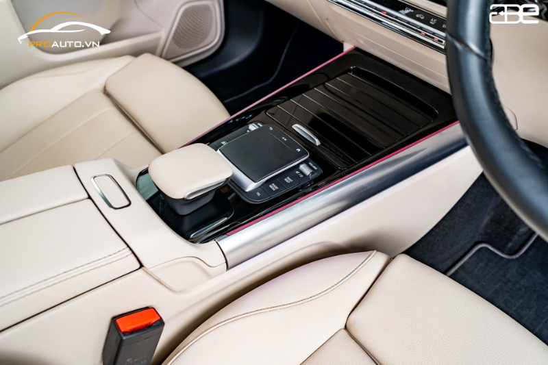 Bọc da thân con ngựa xe Mercedes A-Class