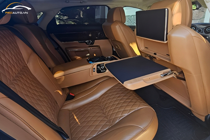 Bọc ghế da ô tô 5 chỗ bằng da bò (da thật)