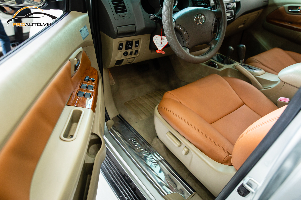 Bọc ghế da xe Fortuner theo nhu cầu