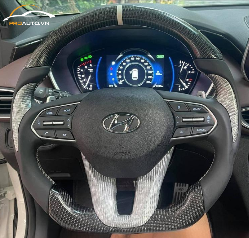 Bọc vô lăng Carbon xe Hyundai Custin tăng tính thẩm mỹ cho xe