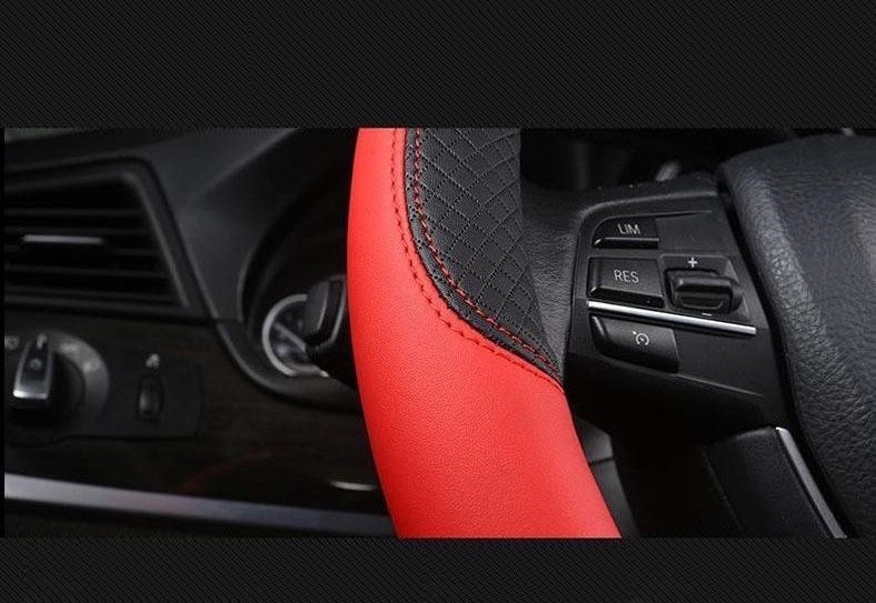 Ôm khít vào vô lăng