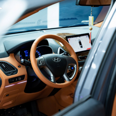 Bọc vô lăng full da màu nâu xe Hyundai Tucson