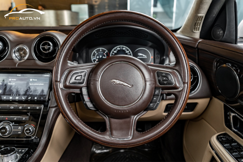 Bọc vô lăng xe Jaguar XJ