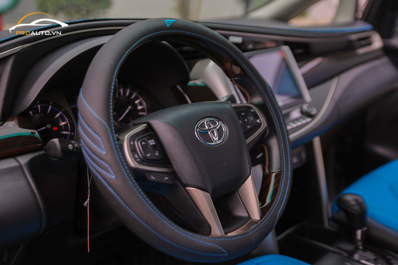 Bọc vô lăng xe Toyota Innova