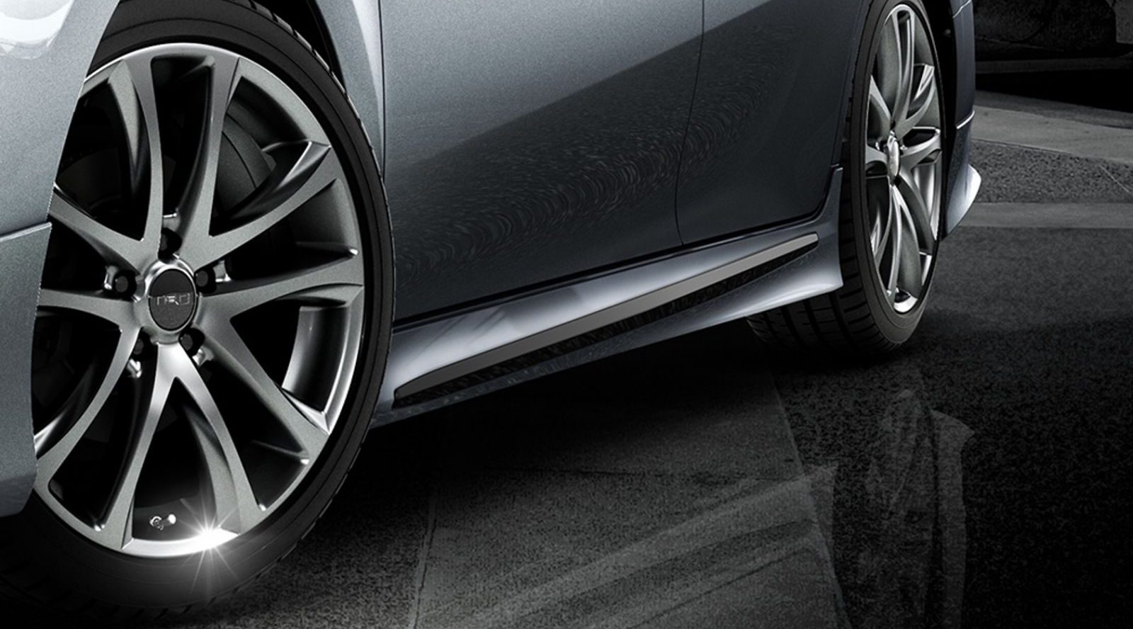 Độ ốp hông xe Camry phiên bản TRD