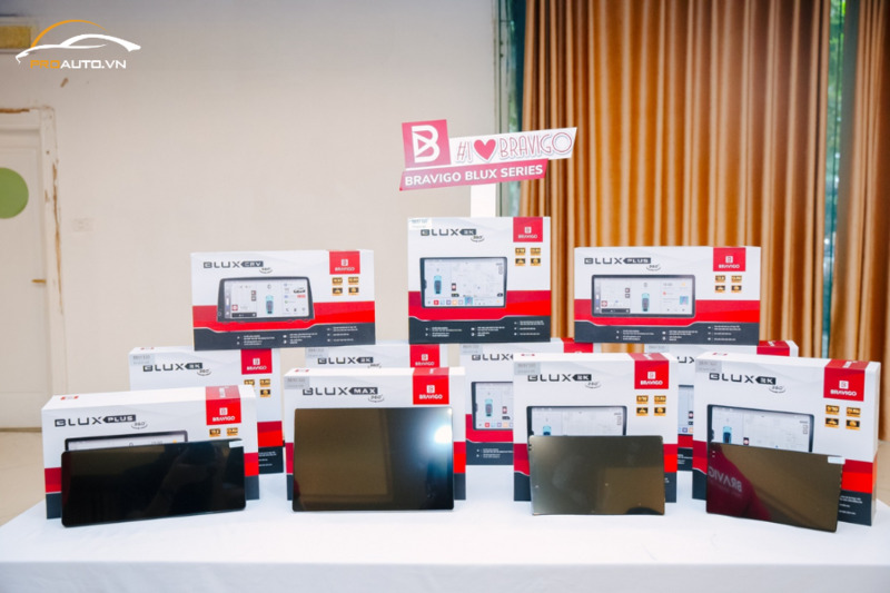 Các dòng sản phẩm của màn hình Bravigo Blux Series