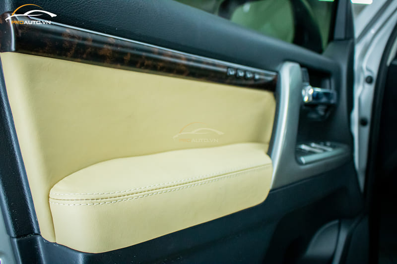 Bọc da tapi cửa Land Cruiser