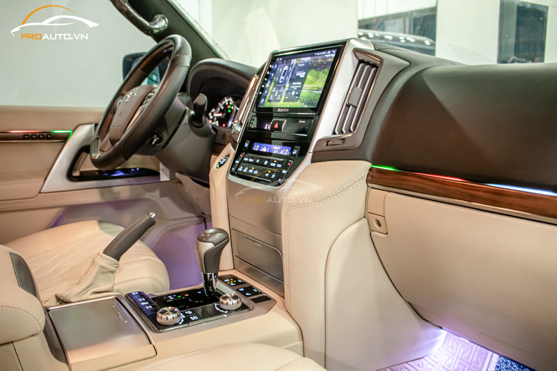 Bọc da taplo xe Land Cruiser 