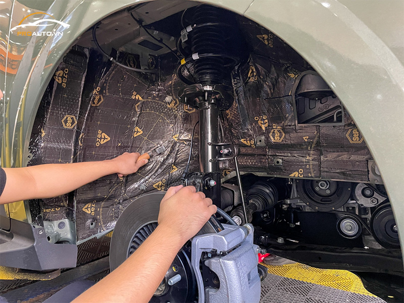 Cách âm chống ồn cho xe Fortuner 