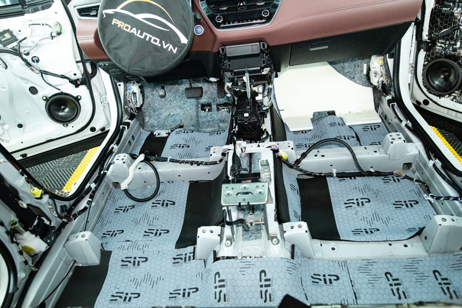 Sàn xe Cross Hybrid sau khi dán cách âm