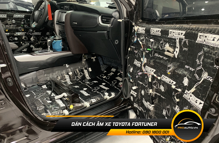 Dán cách âm cửa xe Toyota Fortuner
