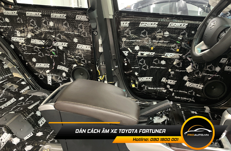 Dán cách âm cửa xe Toyota Fortuner