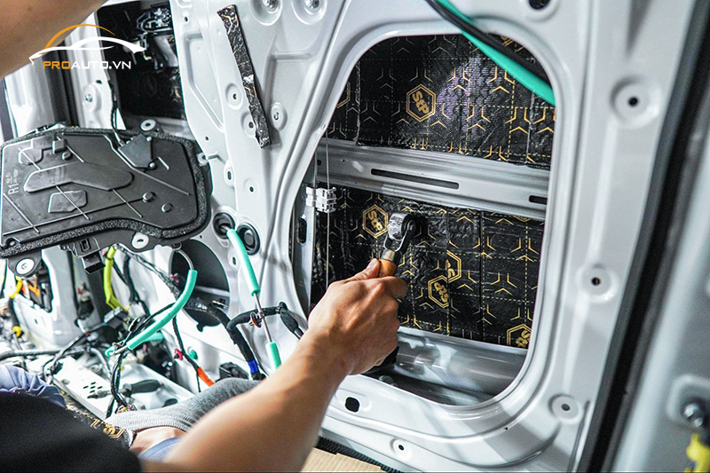 Cách âm chống ồn cửa xe ô tô