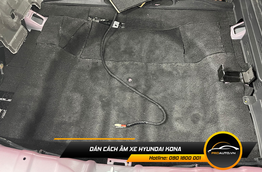 Dán vật liệu tiêu âm chống ù xe Hyundai Kona