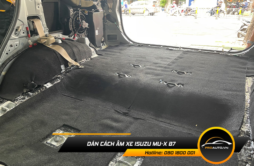 Dán vật liệu tiêu âm chống ù xe Isuzu mu-X B7