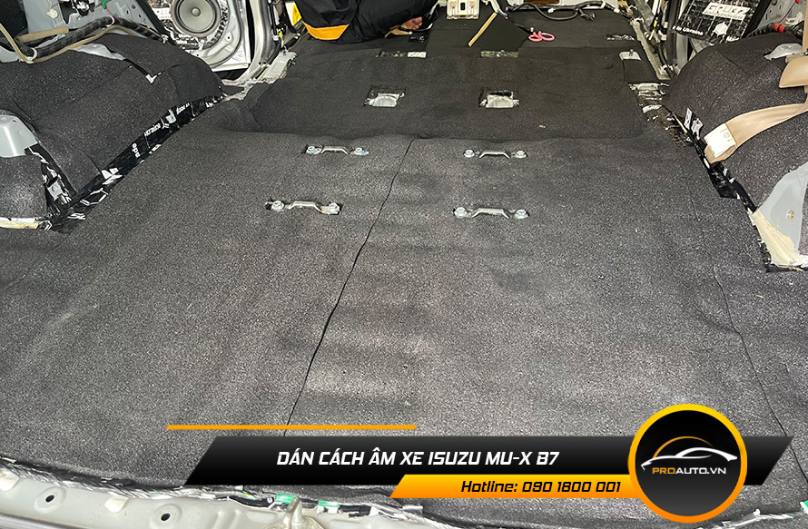 Dán vật liệu tiêu âm chống ù xe Isuzu mu-X B7