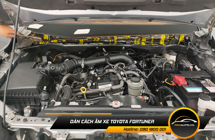 Dán cách âm khoang máy xe ô tô Fortuner