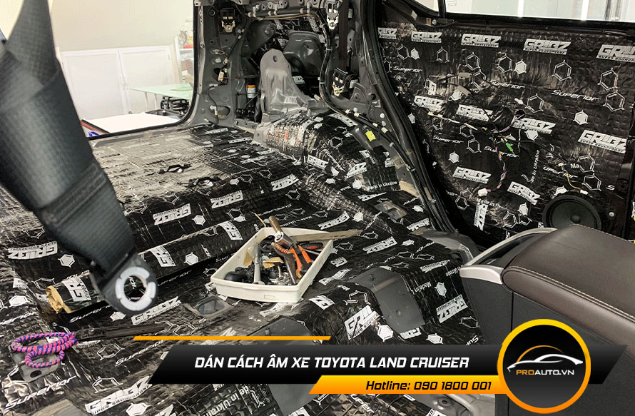 Cách âm chống ồn Toyota Land Cruiser vị trí sàn xe